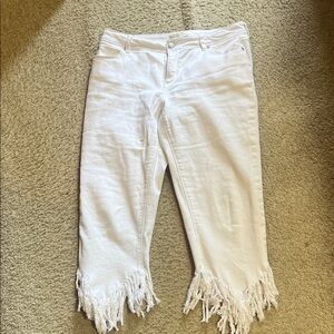 Elegant White Fringe Hem Cropped Jeans